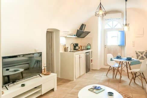 Studio Apartment at Pyrgos Santorini 11