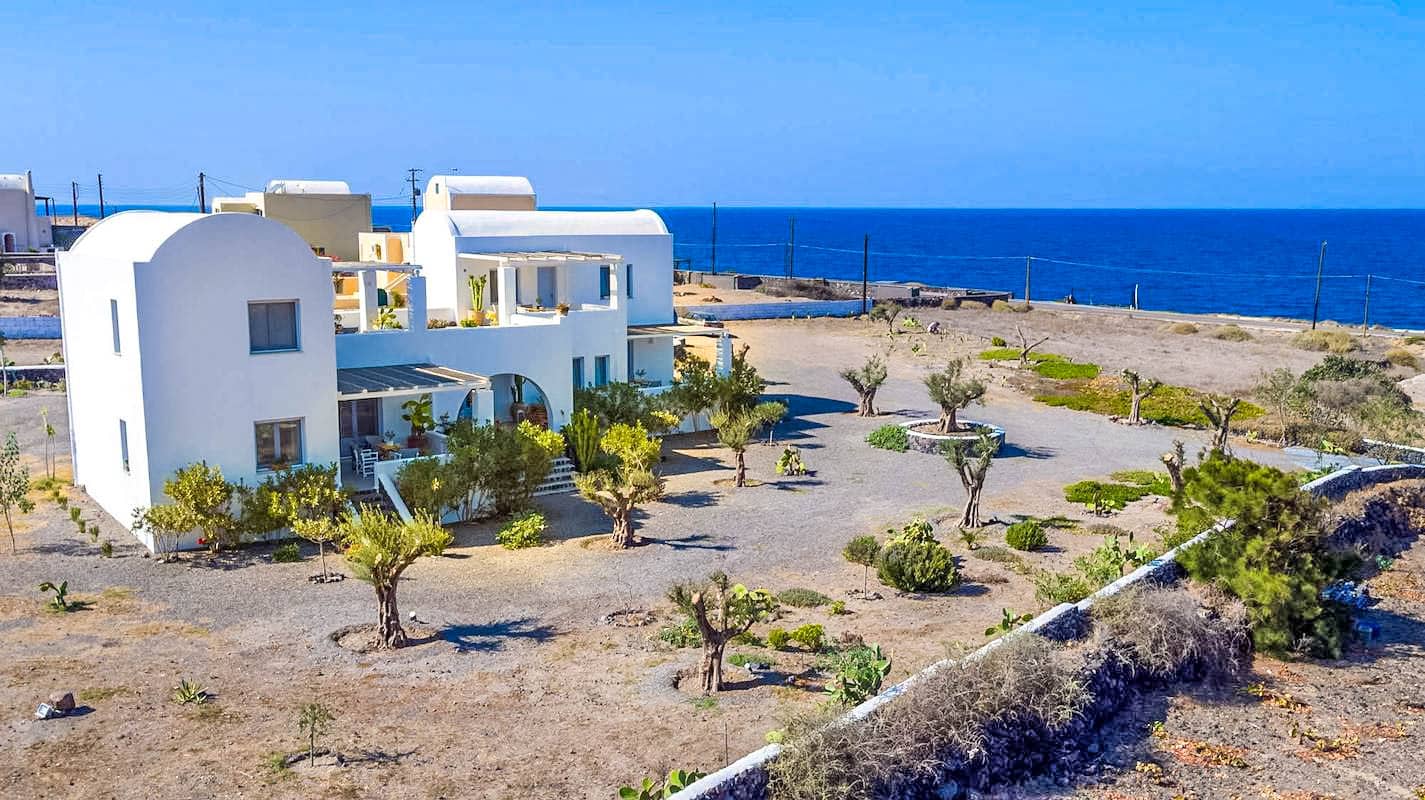 Big Villa by the sea at Baxedes Santorini