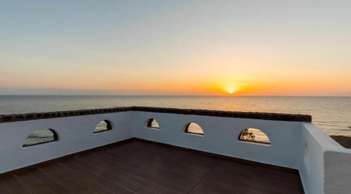 Hotel for sale in Santorini 3