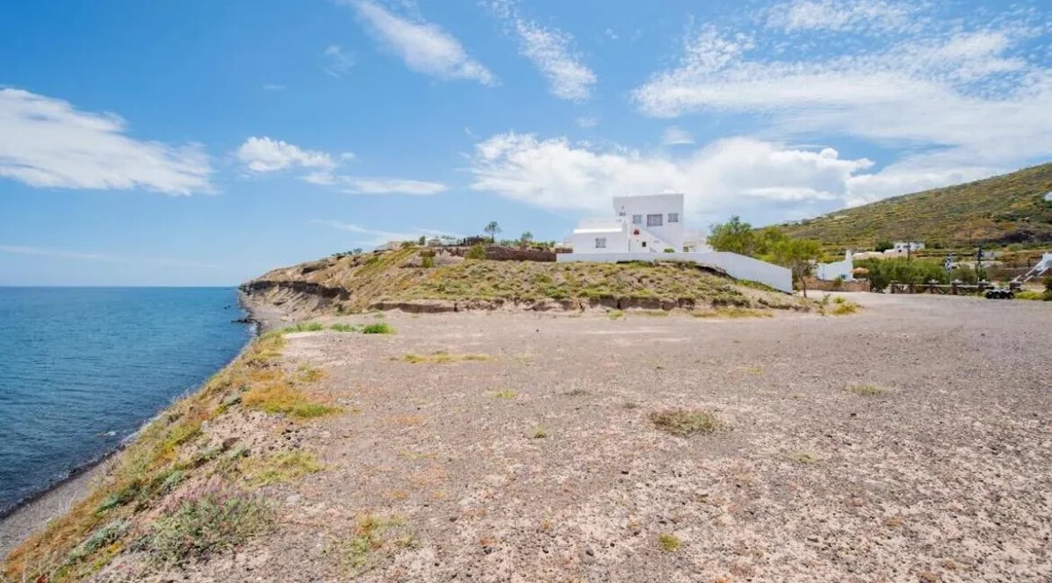 Hotel for sale in Santorini 8