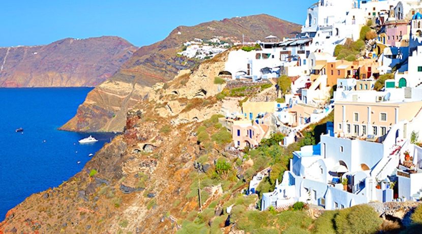 5 Cave suites property at Caldera of Oia Santorini 2