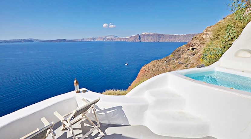 5 Cave suites property at Caldera of Oia Santorini 3