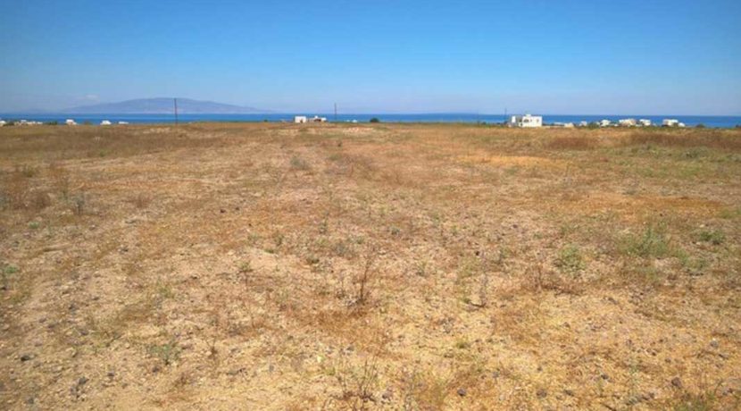 Land To built near Oia in Santorini, Baxedes area1