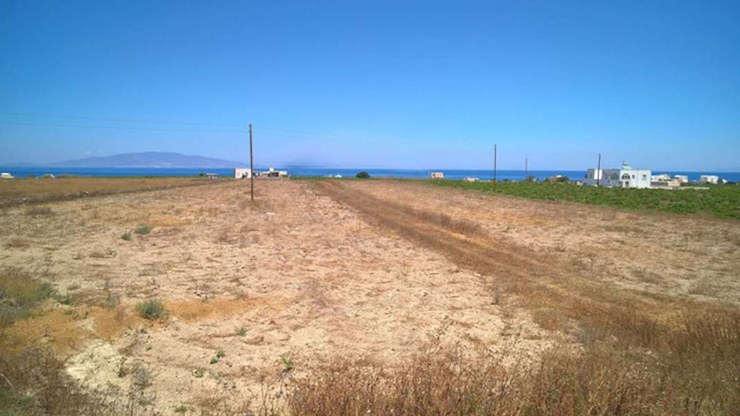 Land To built near Oia in Santorini, Baxedes area1