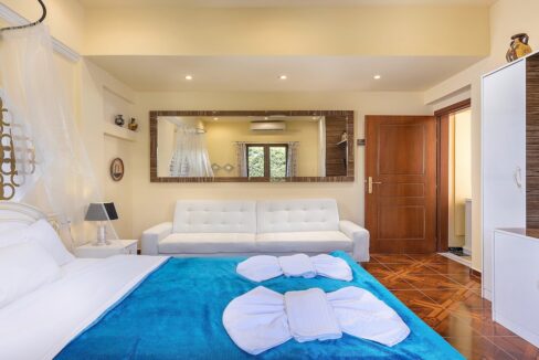 luxury villa with pool crete