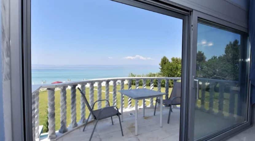 Beachfront-Villa-at-Polychrono-Halkidiki-36