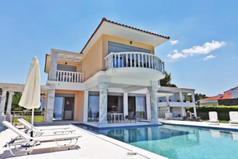 Beachfront-Villa-at-Polychrono-Halkidiki-43