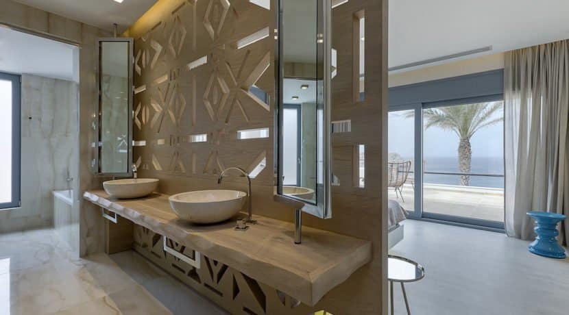 Luxury Seafront Villa for sale in Crete 1