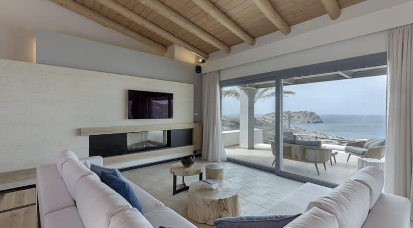 Luxury Seafront Villa for sale in Crete 10