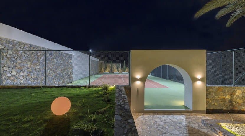 Luxury Seafront Villa for sale in Crete 14