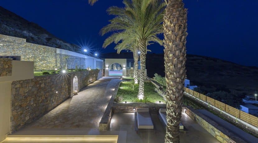 Luxury Seafront Villa for sale in Crete 15