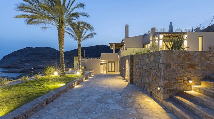 Luxury Seafront Villa for sale in Crete 17