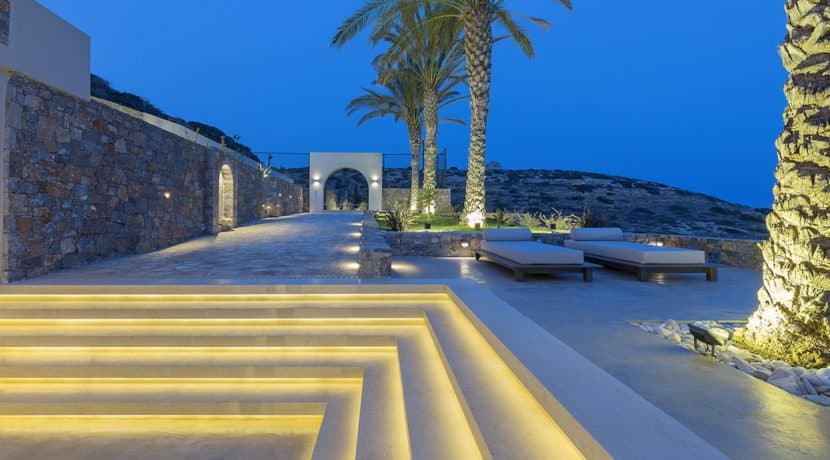 Luxury Seafront Villa for sale in Crete 19