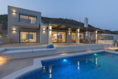 Luxury Seafront Villa for sale in Crete 22