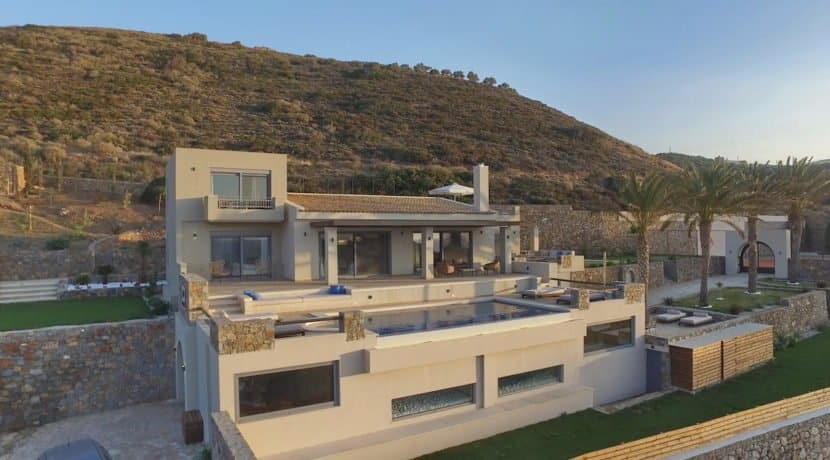 Luxury Seafront Villa for sale in Crete 30