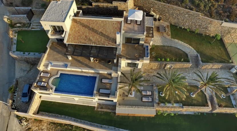 Luxury Seafront Villa for sale in Crete 31