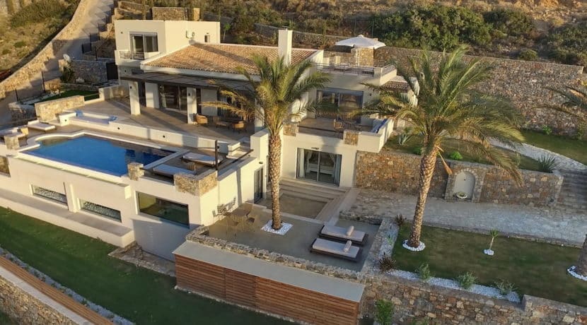 Luxury Seafront Villa for sale in Crete 32