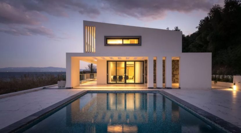 A luxurious villa by the beach, Kassandra Halkidiki 4