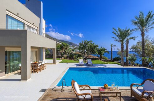 Beachfront Villa in Crete with Pool, Ierapetra