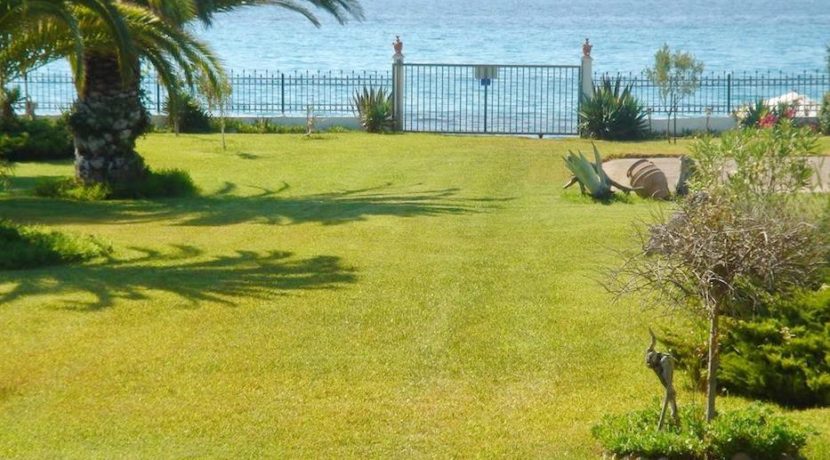Halkidiki seafront villa with breathtaking sea view at Skioni 18