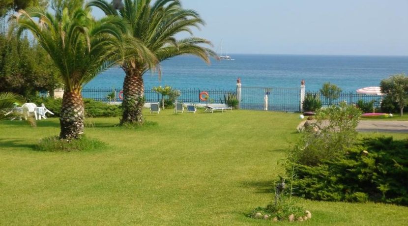 Halkidiki seafront villa with breathtaking sea view at Skioni 24