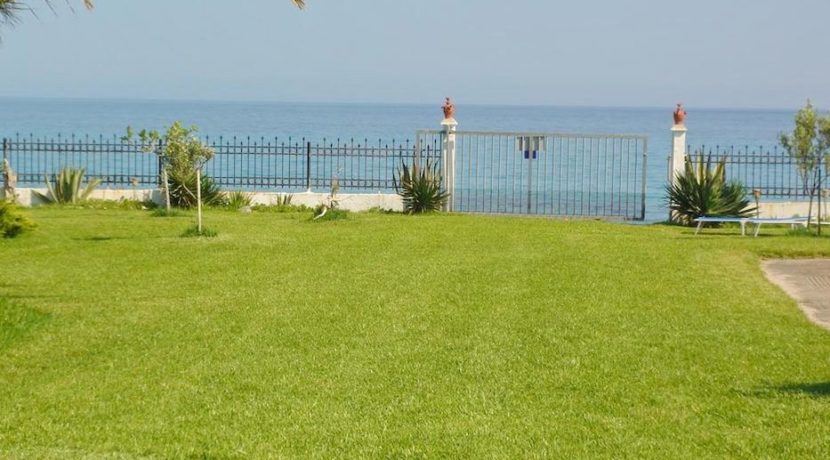 Halkidiki seafront villa with breathtaking sea view at Skioni 3