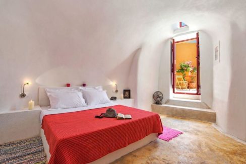 House for sale in Finikia, Santorini 1