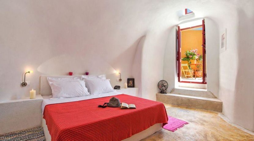 House for sale in Finikia, Santorini 1