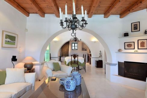 Excellent Villa in Paros for sale 9