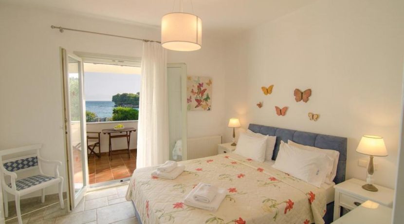 Seafront Villa in Avlaki Corfu 9