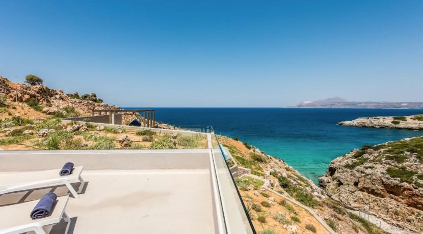 Amazing Seafront Villa in Crete. Property for sale in Crete Chania, property for sale in Greece beachfront, luxury waterfront homes for sale in Greece 1