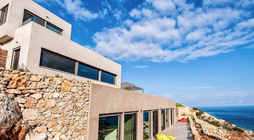 Amazing Seafront Villa in Crete. Property for sale in Crete Chania, property for sale in Greece beachfront, luxury waterfront homes for sale in Greece 12
