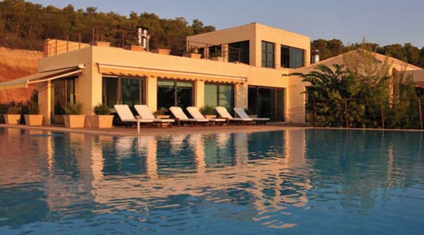 Seafront Villa Porto Heli, Peloponnese. Luxury property for sale Peloponnese, Peloponnese property for sale, Greece property for sale by the beach 1
