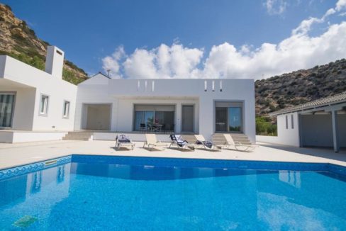 Seafront Villa near Ierapetra in Crete. Crete property for sale or rent 1