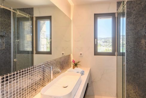 Beachfront Luxury Villa in Crete, Agios Nikolaos. Luxury Beachfront Property in Crete, Seafront Villa Crete for Sale, Luxury Estate in Crete 9