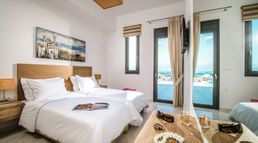 Luxury Villa in Agios Nikolaos Crete, by the sea. Villas for Sale in Crete, Seafront Villas in Crete, Luxury Estate Crete 8