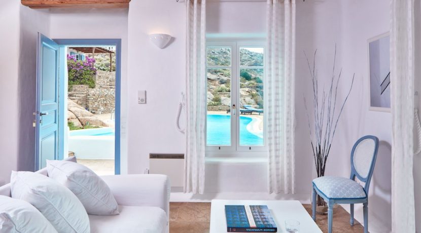 Luxury villa in Mykonos with 10,000 sqm land. Mykonos Villas, Luxury Villa for Sale in Mykonos, Mykonos Luxury Villas, Real Estate Mykonos, Agrari 10