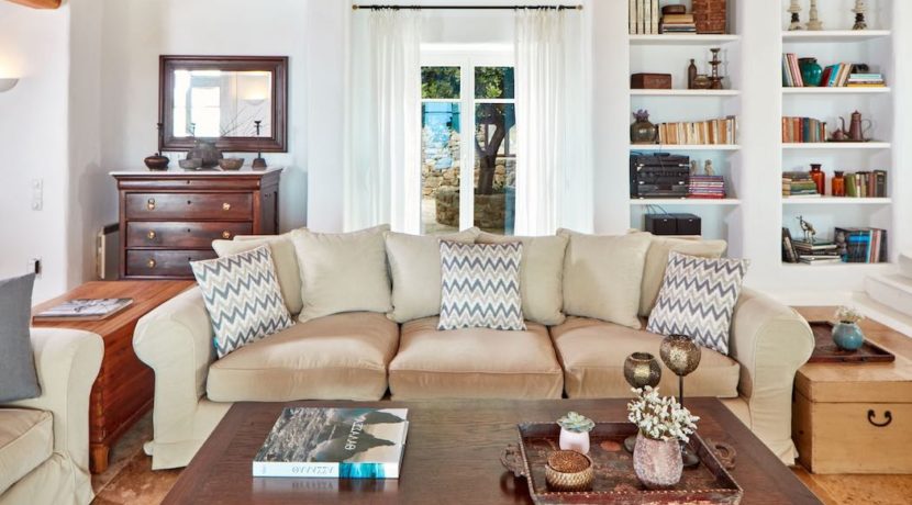 Luxury villa in Mykonos with 10,000 sqm land. Mykonos Villas, Luxury Villa for Sale in Mykonos, Mykonos Luxury Villas, Real Estate Mykonos, Agrari 22