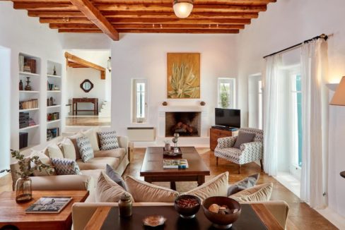 Luxury villa in Mykonos with 10,000 sqm land. Mykonos Villas, Luxury Villa for Sale in Mykonos, Mykonos Luxury Villas, Real Estate Mykonos, Agrari 25