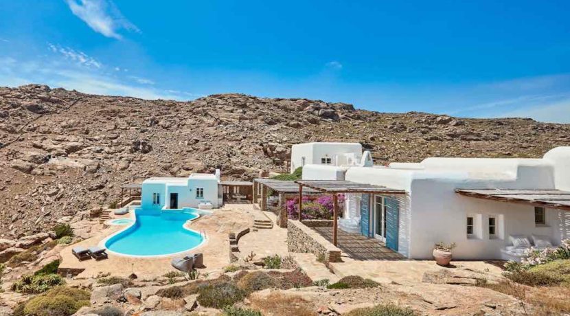 Luxury villa in Mykonos with 10,000 sqm land. Mykonos Villas, Luxury Villa for Sale in Mykonos, Mykonos Luxury Villas, Real Estate Mykonos, Agrari 38