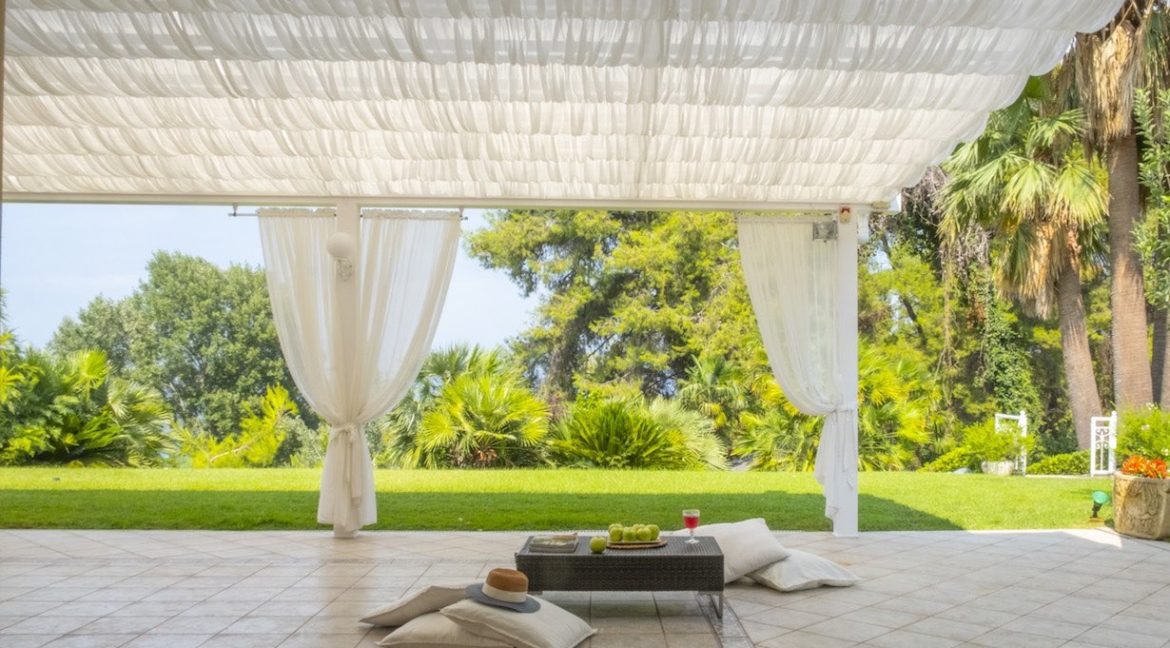 Gorgeous Beachfront Villa in Halkidiki, Beachfront Villa in Halkidiki, Beachfront Real Estate, Sea front villa in Kassandra, Villa on the sea Halkidiki 11