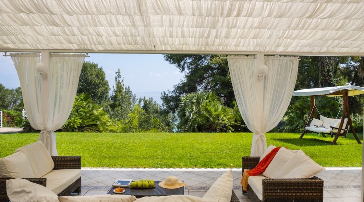 Gorgeous Beachfront Villa in Halkidiki, Beachfront Villa in Halkidiki, Beachfront Real Estate, Sea front villa in Kassandra, Villa on the sea Halkidiki 21