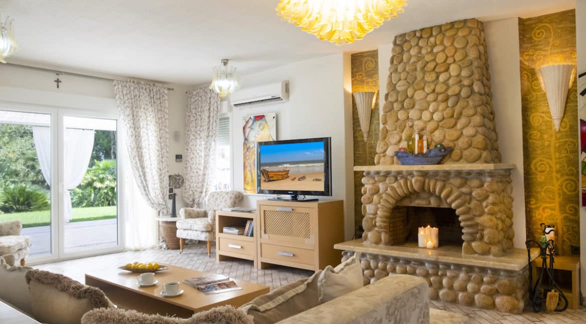 Gorgeous Beachfront Villa in Halkidiki, Beachfront Villa in Halkidiki, Beachfront Real Estate, Sea front villa in Kassandra, Villa on the sea Halkidiki 35