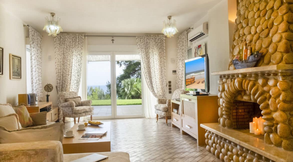 Gorgeous Beachfront Villa in Halkidiki, Beachfront Villa in Halkidiki, Beachfront Real Estate, Sea front villa in Kassandra, Villa on the sea Halkidiki 37