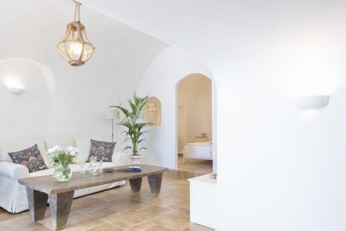 House for sale in Santorini, in Karterados