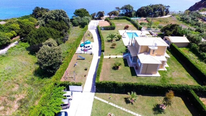 Deux villas à vendre à Corfou, en Grèce (Halikounas). in 39.787777584987,19.917402273511,14