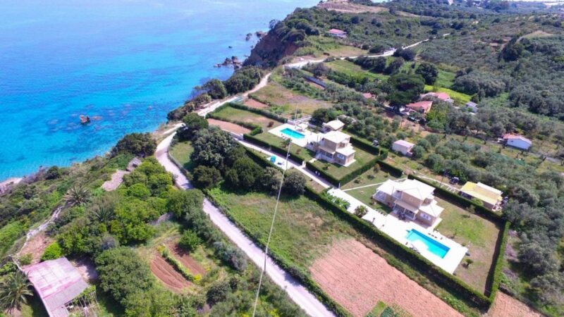 Deux villas à vendre à Corfou, en Grèce (Halikounas). in 39.787777584987,19.917402273511,14