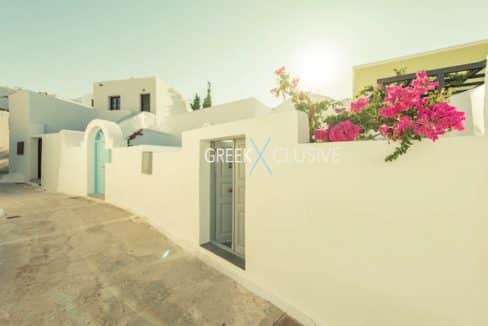 House at Santorini, Properties in Santorini 1