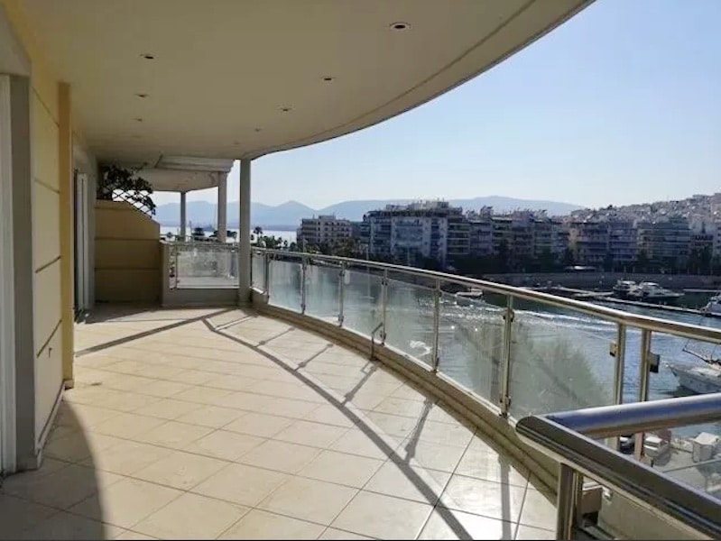 Luxury Seafront Apartment in Piraeus Athens 10