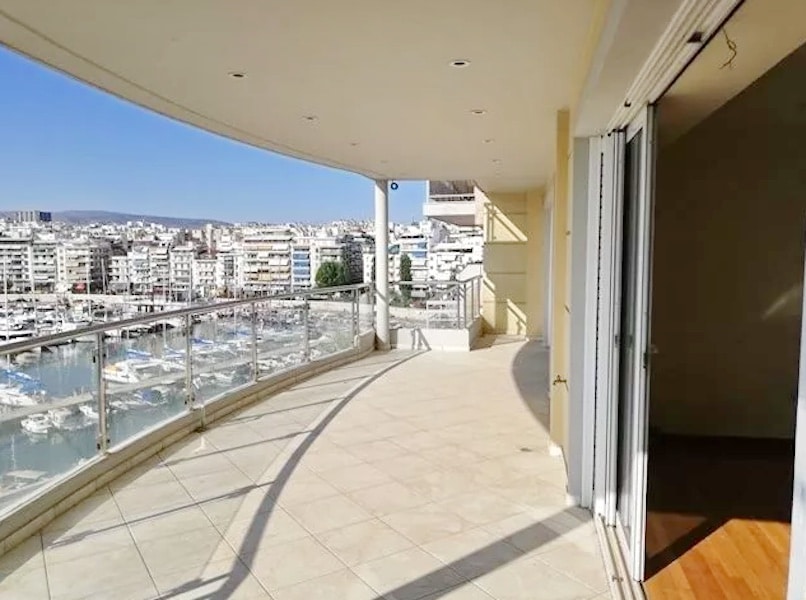 Luxury Seafront Apartment in Piraeus Athens 4